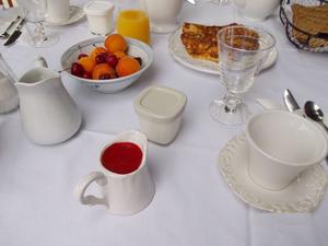 le-petit-dejeuner-a-lescleriade-table-dhotes-en-provence-pres-de-vaison-la-romaine