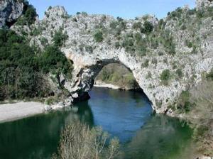 vallon-pont-darc-en-ardeche