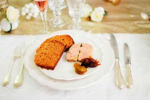 Foie gras au torchon à la table d'hôtes de l'Esclériade