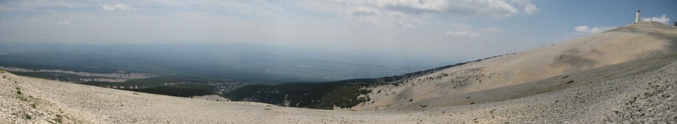 le-mont-ventoux-pres-des-chambres-dhotes-de-lescleriade-en-provence