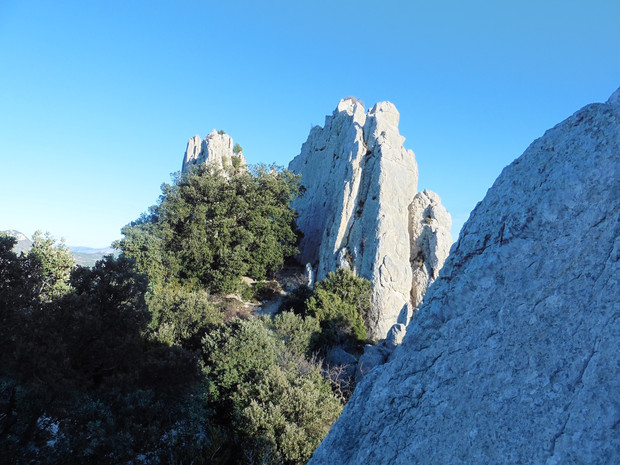 balade autour de la maison d'hotes l'Esclériade dans les dentelles de Montmirail